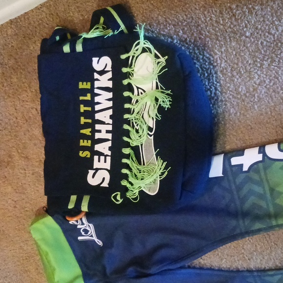 Bundle Of Seattle Football leggings, Back Pack/purse & Socks - Picture 6 of 8